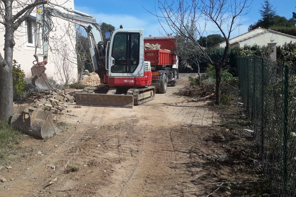 article- piscine - mur soutenement - enrochement- jardin- etape - ESTP - Frederic AUBERT - terrassier - Seillons Source d Argens - Saint maximin