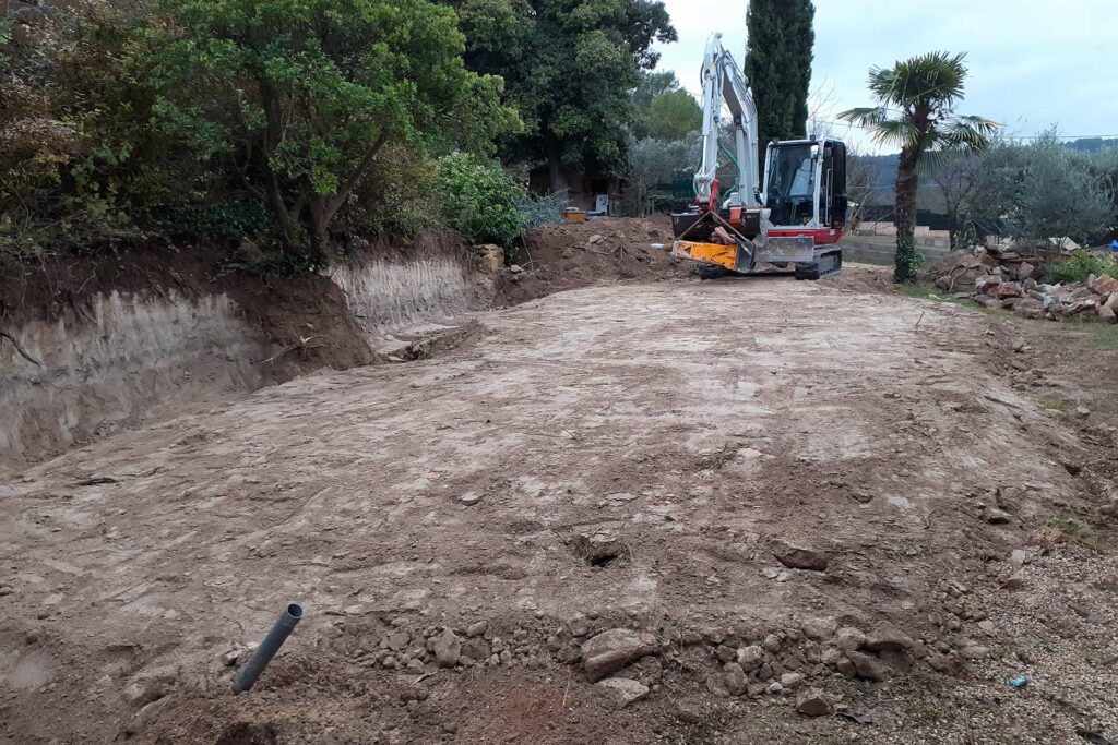 article-piscine-plage-enrochement-étape-ESTP-Frederic AUBERT-terrassier- Seillons Source d Argens - Saint maximin